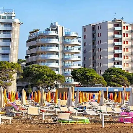 Sunlit Detached With Fenced Garden Lignano Sabbiadoro