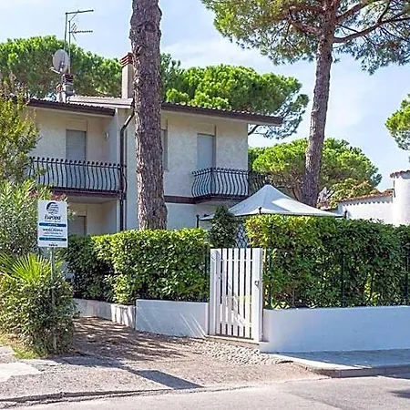 מלון Sunlit Detached With Fenced Garden *